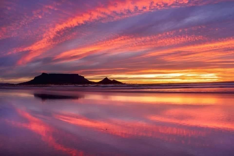 Blouberg Luxury Beachfront Apartment โบลแบร์กสตรานด์ ภายนอก รูปภาพ