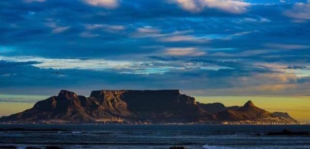 Blouberg Luxury Beachfront Apartment โบลแบร์กสตรานด์ ภายนอก รูปภาพ