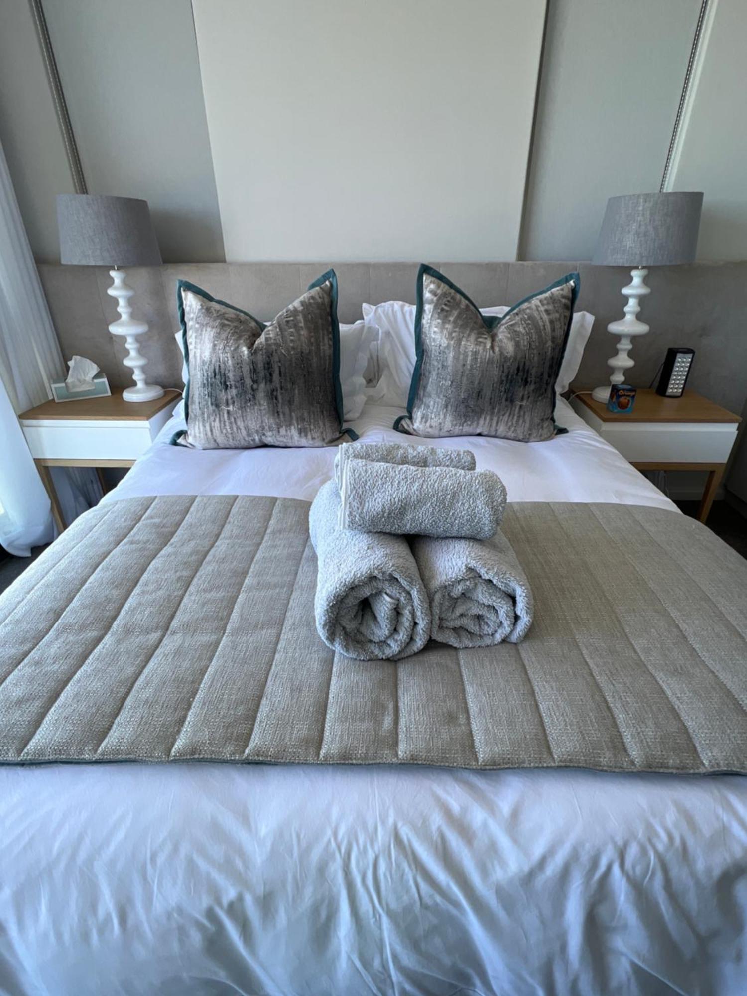 Blouberg Luxury Beachfront Apartment โบลแบร์กสตรานด์ ภายนอก รูปภาพ